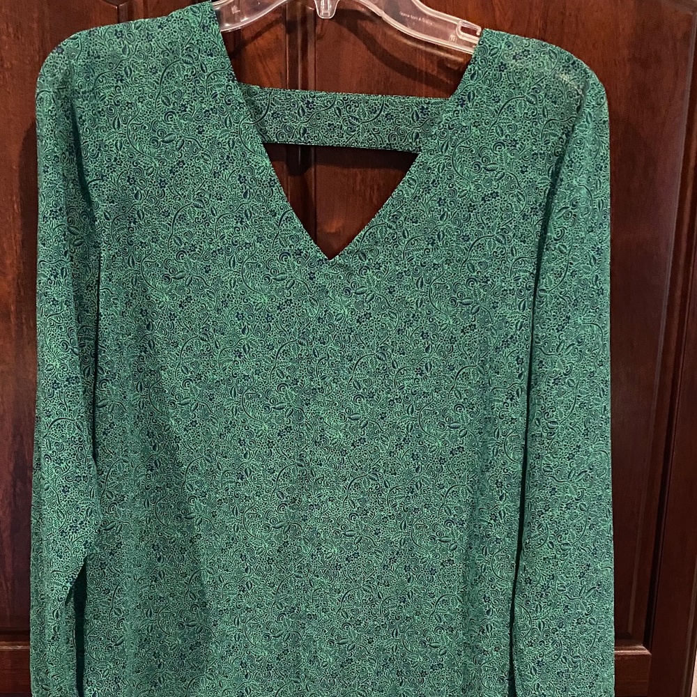 CABI Bountiful Green Floral Blouse Style 5208 Chiffon Long Sleeve Cutout Back